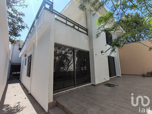 Venta Casa 5 Ambientes Ricardo Flores Magón