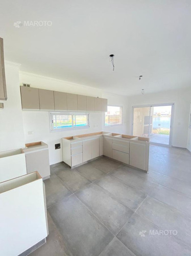 Imagen 12 de 22 de Casa En Venta En El Canton - Maroto Propiedades