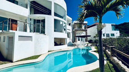 Renta Casa Santorini Con Vistas Expectaculares En 4 Habitaciones Con Baño De Un Stilo Único En Su Tipo, Alberca Climatizada Y Jardín Bonito. Todos Los Servicios En Fracc Rancho San Diego Ixtapal Sal