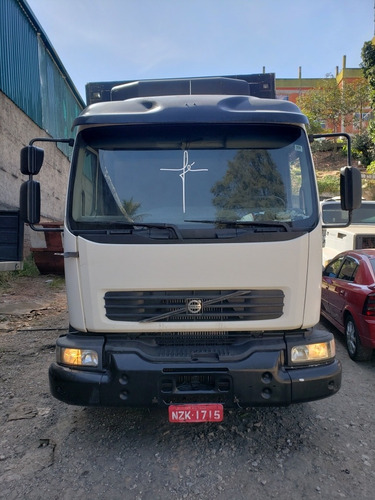 Imagem 1 de 14 de Caminhao Volvo Vm 310 Trucado Bau Frigorifico Em Otimo Estad