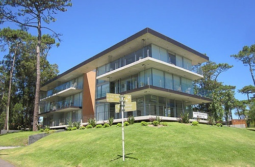 Imagen 10 de 10 de Apartamento En Venta De 2 Dormitorios C/ Cochera En Playa Mansa