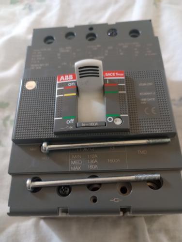 Interruptor Termomagnetico Abb Tmax Xt3n 250 3 Polos 100 Amp