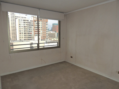 Arriendo Dpto. Catedral 1582. Excelente Ubicacion Metro