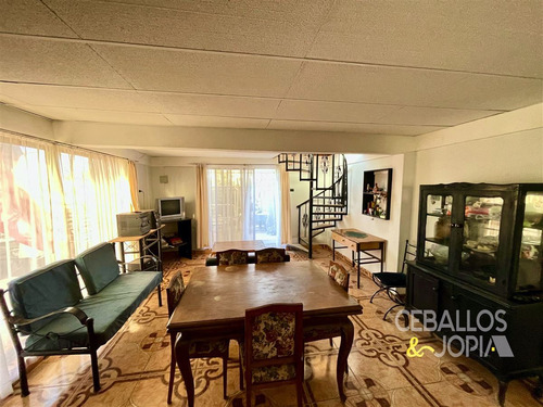 Casa En Venta De 7 Dorm. En Quilpué
