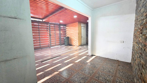 Casa Con Estacionamiento