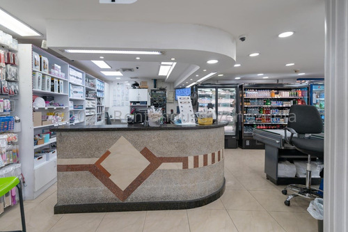 Se Vende Espectacular Local-edificio En Los Chaguaramos Mls 25-5059