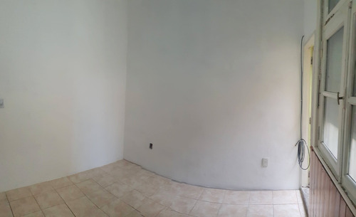 Imagen 11 de 14 de Crovara Al 300. Piso 1 Por Escalera. Sup: 51 M2. Dos Ambientes Y Medio. 2 Patios, Uno Grande Cubierto O Segundo Dormitorio, Otro Chico Descubierto. Muy Luminoso. Apto Profesional. Muy Bajas Expensas