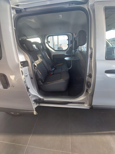 Imagen 10 de 18 de Renault Kangoo Stepway 1.6