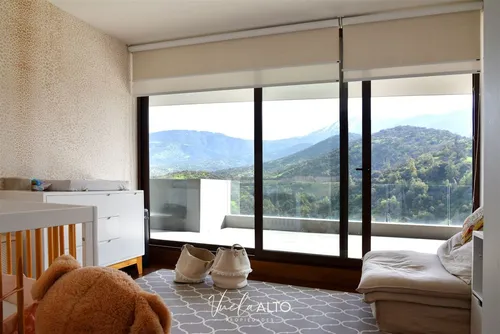 Departamento En Venta De 4 Dorm. En Lo Barnechea / 3 Estac.
