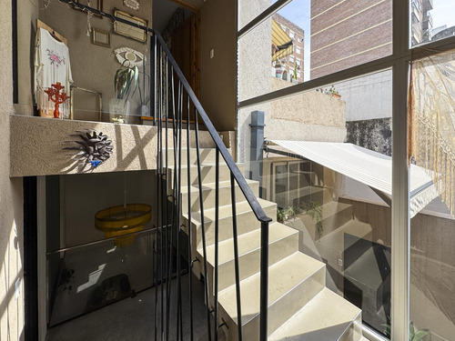 Casa De Pasillo Moderna Con 3 Dormitorios, Patio Y Terraza