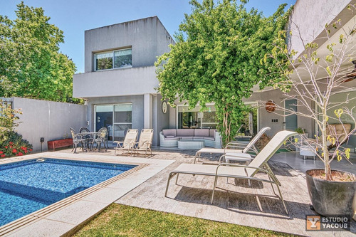 Imagen 1 de 30 de Casa En Venta - 2 Dormitorios 3 Baños - Cochera - 230mts2 - City Bell, La Plata