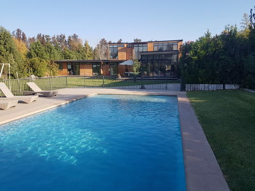 Se Arrienda Casa En Condominio, Colegio San Nicolas.