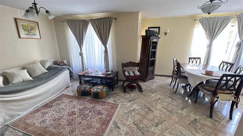 Casa En Venta De 4 Dorm. En Concepción