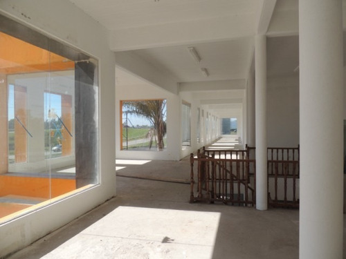 Local Comercial / Showroom / Oficinas / Multi Espacio Sobre Colectora Acceso Oeste Km38 Moreno X Dueño Directo