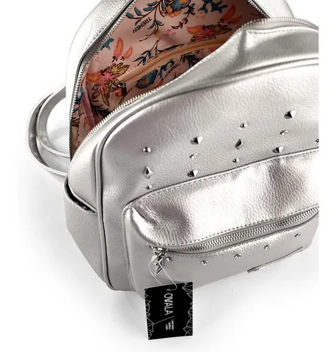 Mochila Plateada Tachas Cuero Ecologico Trendy Urbana Cierre
