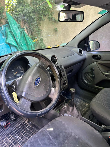 Imagen 5 de 8 de Ford Fiesta Max 2005 1.4 Tdci Max Amb