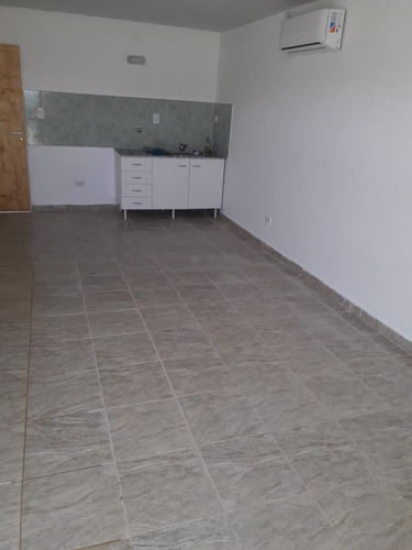 Casa En Venta - 2 Dormitorios 1 Baño - Cochera - 1.050mts2 - Bordenave, Puán