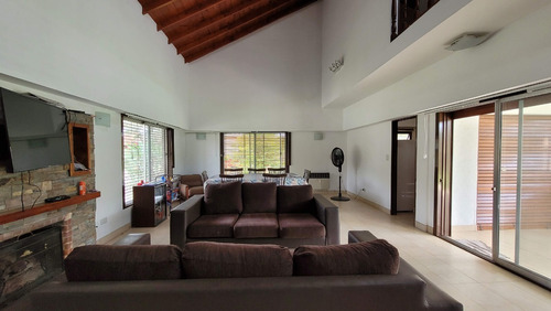 Casa A La Venta En Country Las Lajas