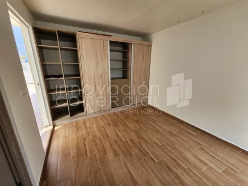 Casa En Renta En Zibata, 4 Recámaras, Privada Con Alberca