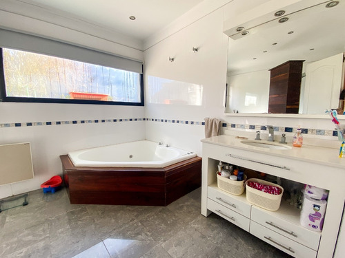 Imagen 12 de 14 de Venta De Impecable Casa, En Malibu Canning