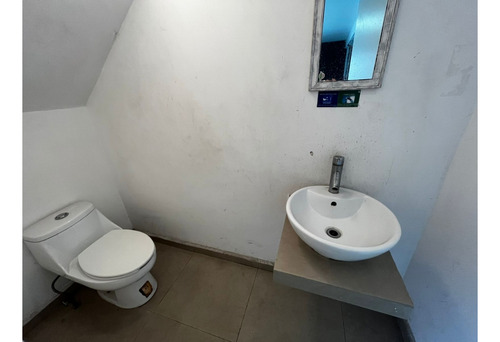 Edificio De 3 Plantas En Venta A 2 Cuadras De Cintermex