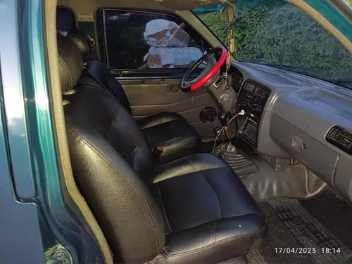 Nissan D21 2400