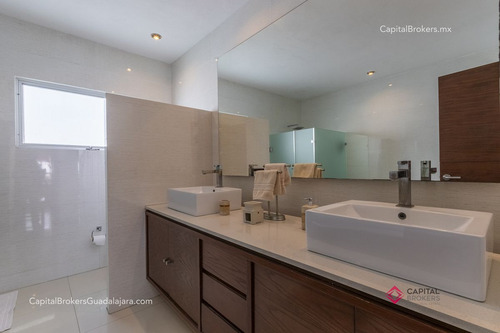 Residencia De Lujo En Los Olivos En Venta