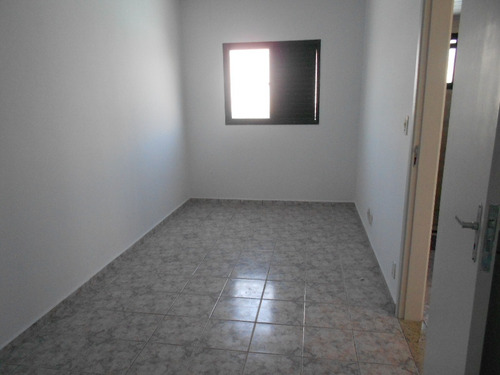 Imagem 16 de 20 de Apartamento 01 Dormitório Na Vila Mirim, Próximo Ao Mar.