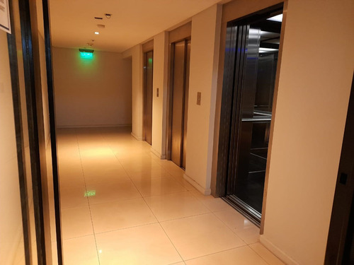 Imagen 8 de 10 de Se Vende Cochera En Olmos Suites Centro