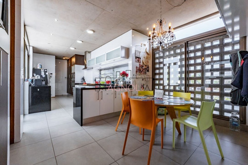 Casa En Venta De 7 Dorm. En Lo Barnechea