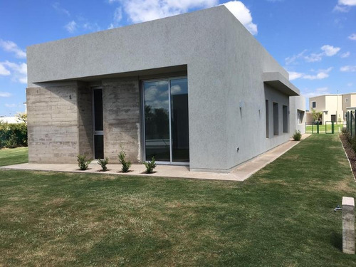Imagen 9 de 30 de Casa En Venta De Una Planta 3 Dormitorios Quincho Y Pileta Cañuelas Country Golf