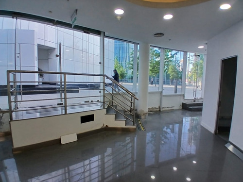 Excelente Local De 148m2 Con Una Exposición Única