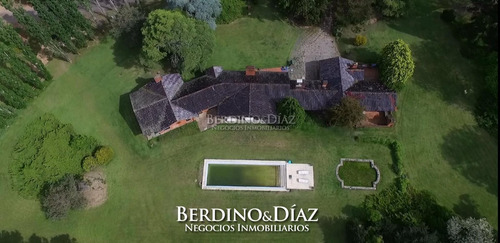 Extraordinaria Casa Con 10.000 M2 De Terreno Sobre Cancha De Golf- Ref: 342
