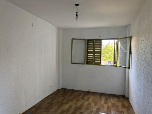 Cuatro Ambientes En Venta En El Barrio Piedrabuena Primer Piso