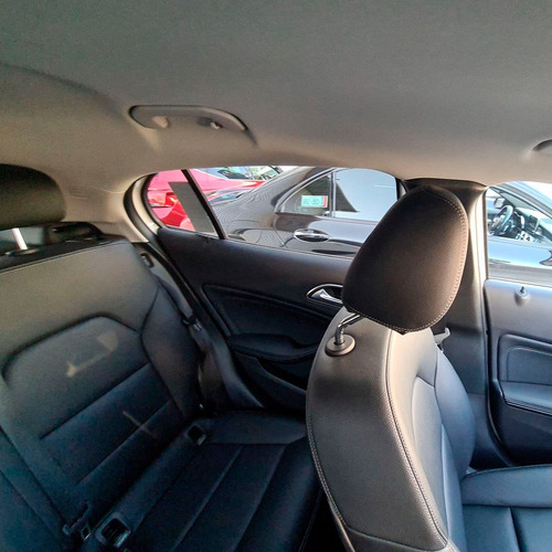 Imagen 18 de 22 de Mercedes Benz Gla 200 Sport 2020 Blanco Polar