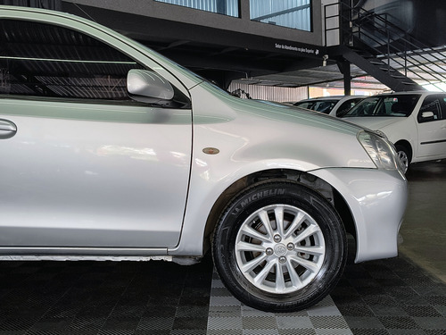 Toyota Etios Etios Sedan XLS 1.5 (Flex)