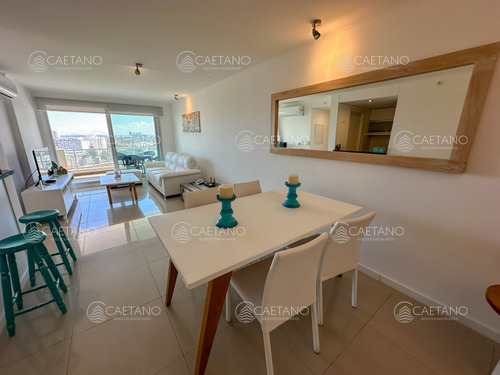 Apartamento En Venta 2 Dormitorios, Wind Tower, Punta Del Este.