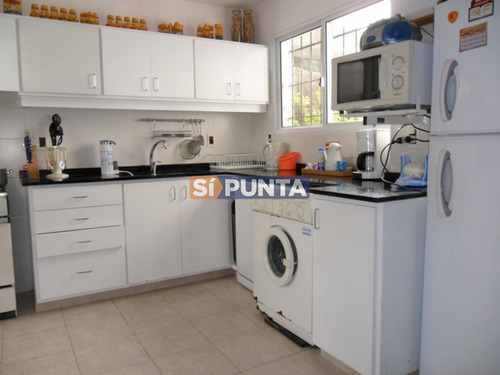 Imagen 7 de 30 de Casa Ubicada En Playa Mansa 6 Dormitorios