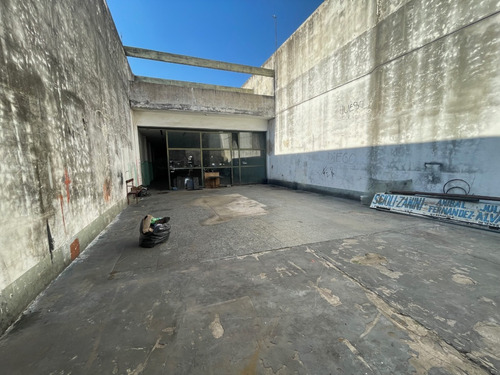 Gran Local A La Calle, Con Vivienda U Oficinas En Primer Piso. (industria/comercio) Inmejorable Ubicacion. Dueño Directo. Posibilidad De Construir Hasta 10 Pisos.