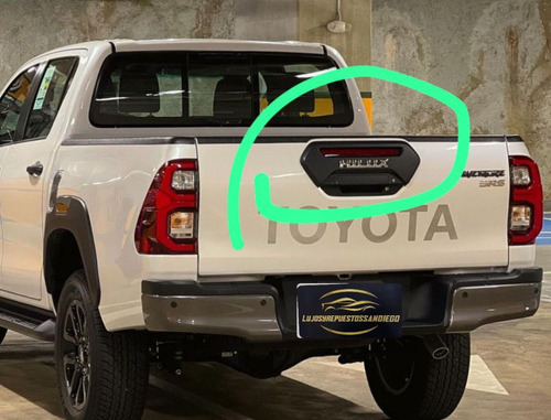 Accesorio Compuerta Hilux Dubai