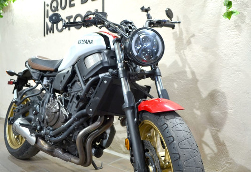 Neo-retro Yamaha Xsr 700, Atractiva Con Excelente Manejo