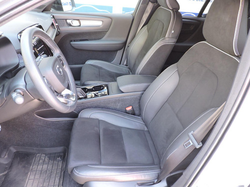 Volvo XC40 T5 R-design