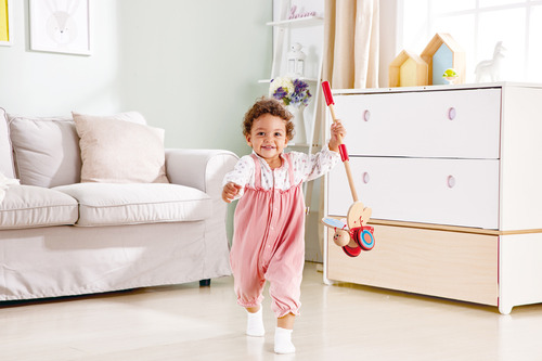Hape, Juguete De Arrastre De Mariposa De Madera E0340