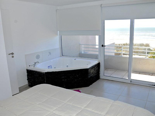 Complejo Frente Al Mar - 6 Deptos Con Salida Directa A La Playa - 700 M2 Totales