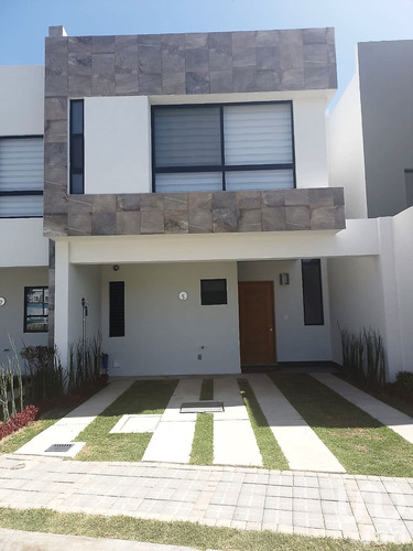 Venta Casa 3 Ambientes Lomas De Angelópolis