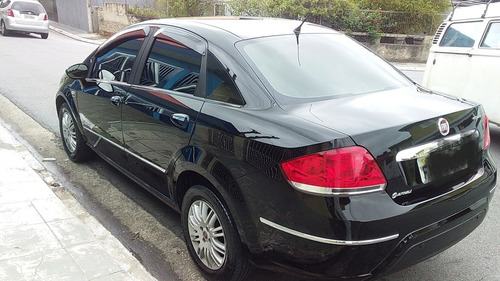 Fiat Linea 1.8 16v Essence Flex Dualogic 4p 2015