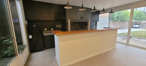 Casa A Estrenar - 280 M2 - 4 Dormitorios Mas Estudio Y 4 Baños