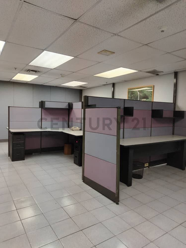Se Alquila Amplia Oficina En La Urbina