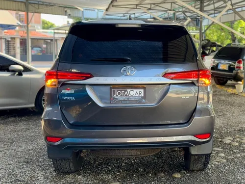 Toyota Fortuner 2.4 Diésel Sr 4X2