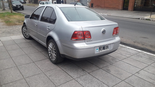 Imagen 10 de 12 de Volkswagen Bora 2011 1.8 Highline T Tiptronic Cuero